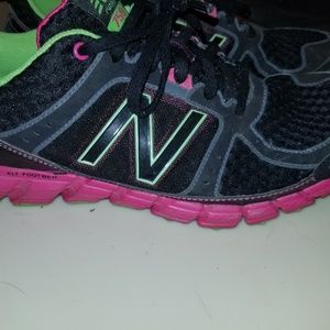 EUC WOMEN'S 750 v1 New Balance running shoe size 9